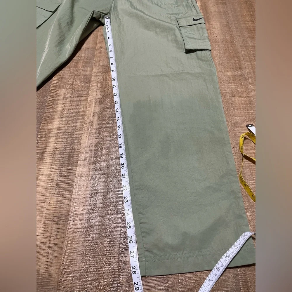 Women’s nike windbreaker sage green Pants